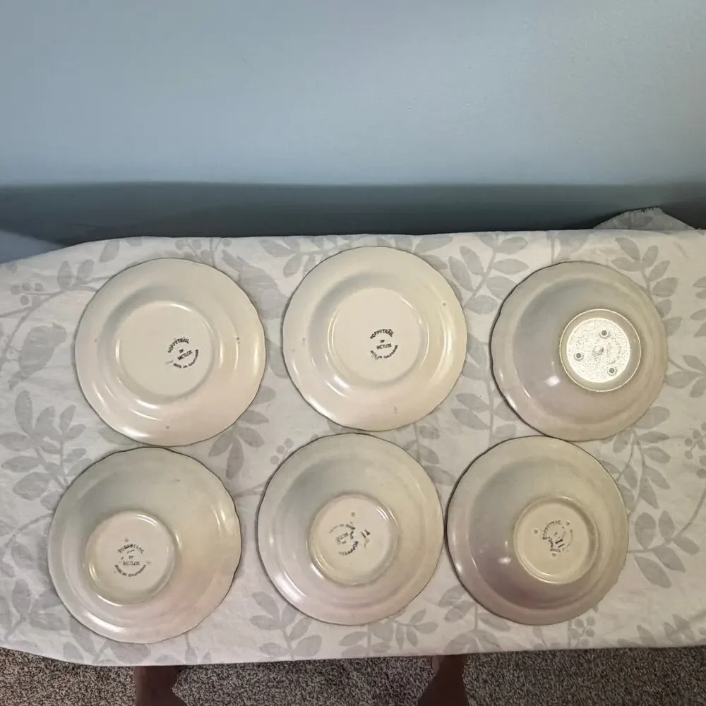 Metlox Poppytrail Sculptured Zinnia 4 Bowls 2 Bread Butter Plates